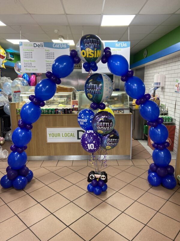 Linked arches with Printed Bubble or Large Foil Centre - Image 3